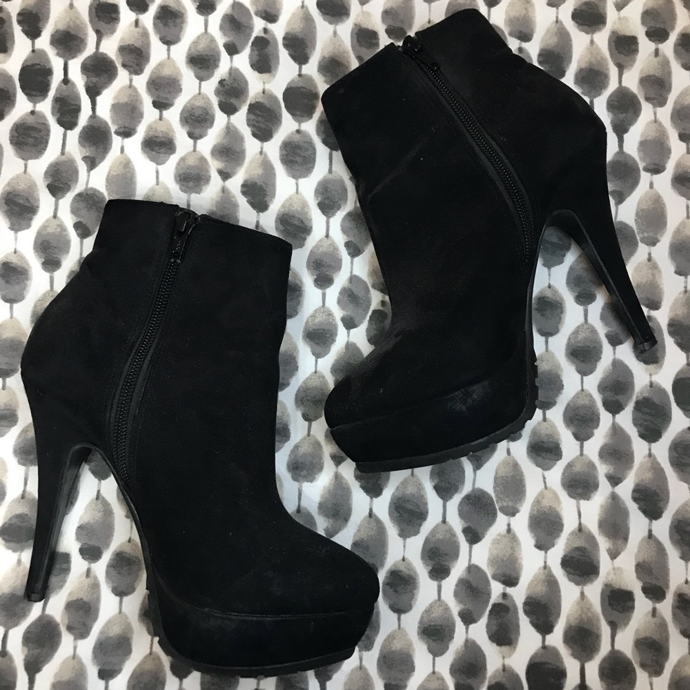 Steve Madden Jaggedd Booties Size 7
